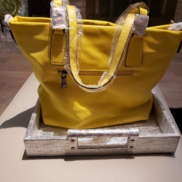 Beautiful Bright Yellow Purse - Picture 2 of 8